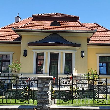 Varkert Deluxe Apartmanhaz Miskolc Eksteriør billede
