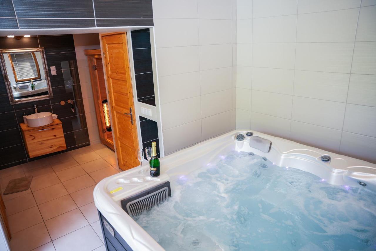 Varkert Deluxe Apartmanhaz Miskolc Eksteriør billede