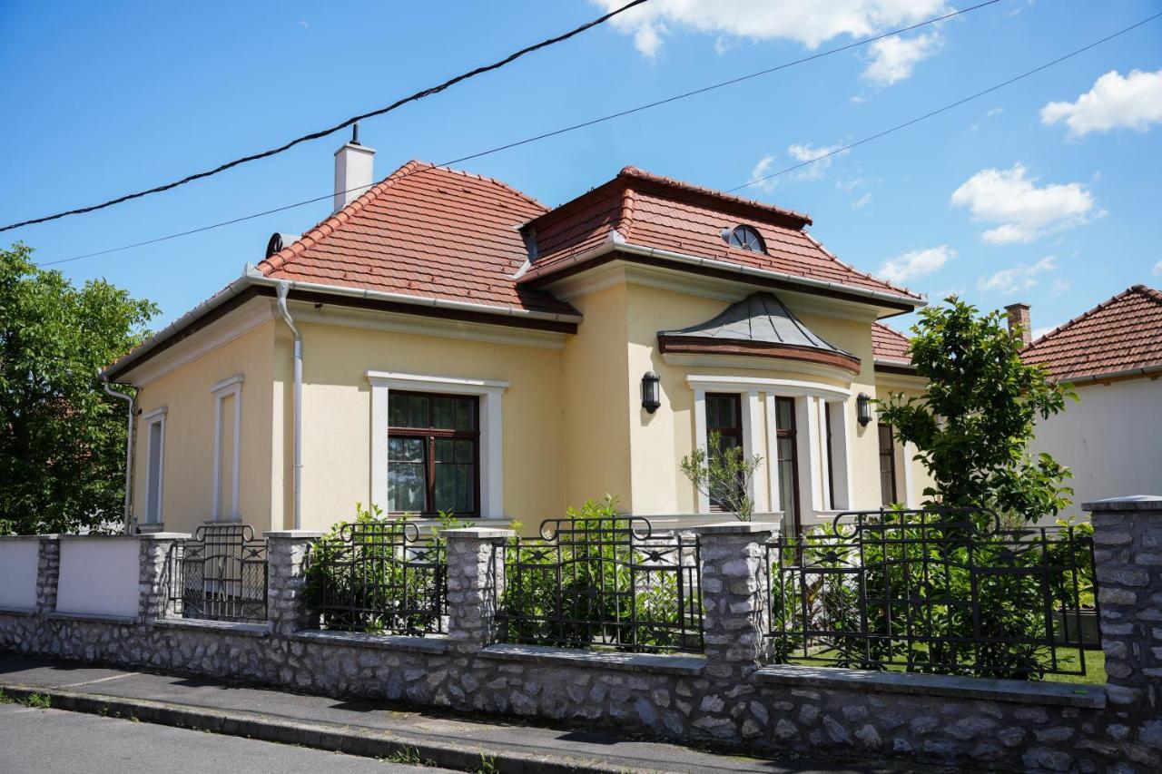 Varkert Deluxe Apartmanhaz Miskolc Eksteriør billede