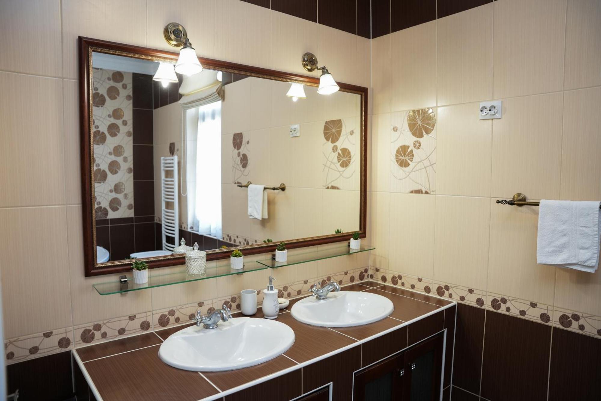 Varkert Deluxe Apartmanhaz Miskolc Eksteriør billede
