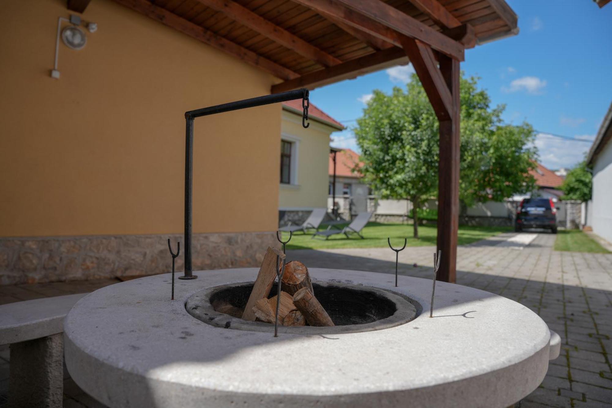 Varkert Deluxe Apartmanhaz Miskolc Eksteriør billede