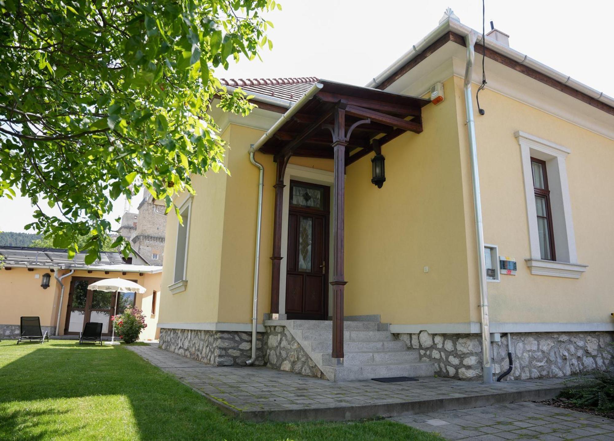 Varkert Deluxe Apartmanhaz Miskolc Eksteriør billede