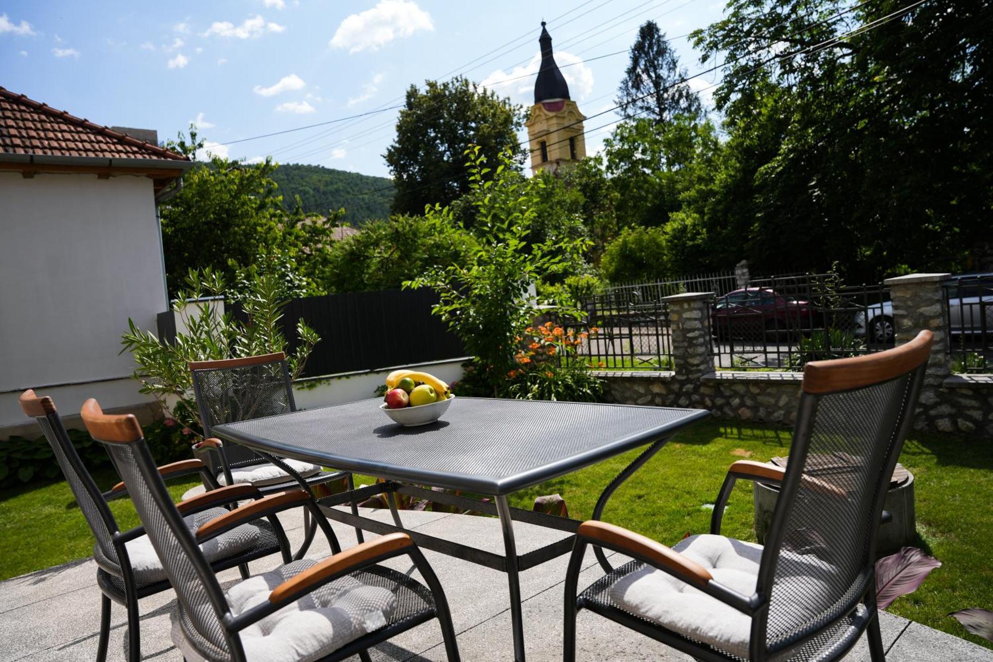 Varkert Deluxe Apartmanhaz Miskolc Eksteriør billede